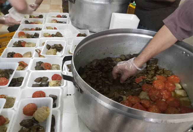 توزیع هشتصد پرس غذا به مناسبت شب یلدا در بین مددجویان