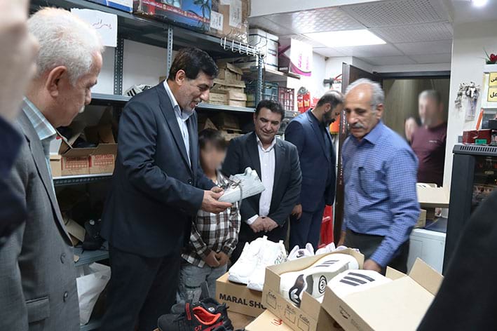 هدیه مهر؛ توزیع ۲۵۰ بسته لوازمالتحریر و کفش اسپرت میان دانشآموزان نیازمند