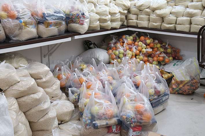 یلدا با طعم همدلی؛ توزیع ۳۰۰ بسته معیشتی میان خانواده‌های زندانیان در سنندج