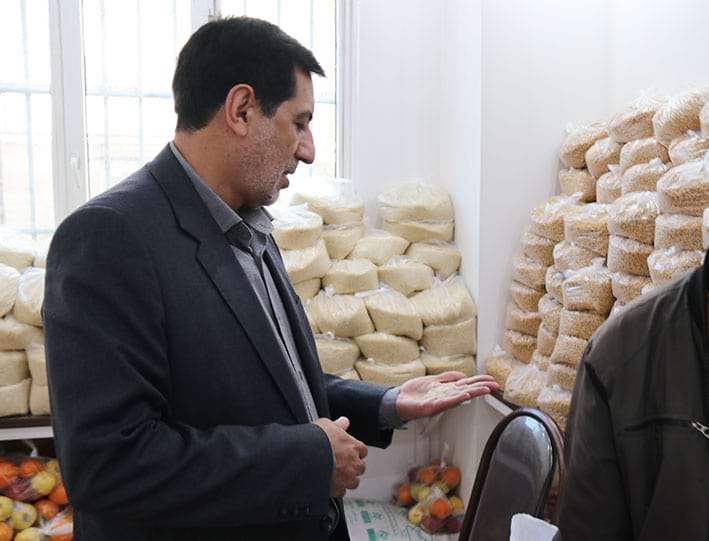 یلدا با طعم همدلی؛ توزیع ۳۰۰ بسته معیشتی میان خانواده‌های زندانیان در سنندج