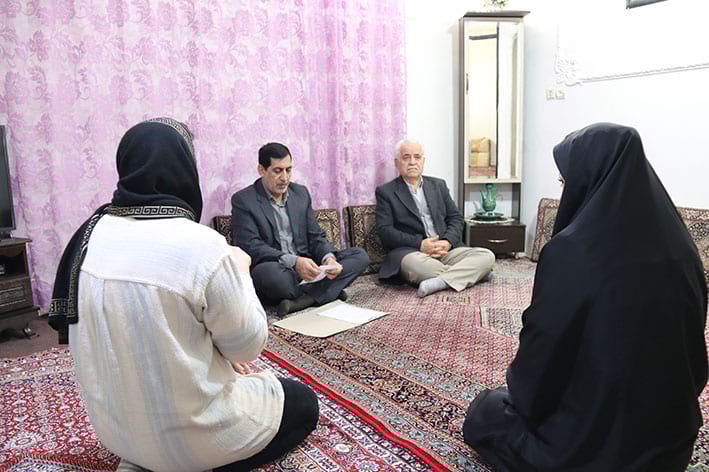 یلدای همدلی؛ بازدید میدانی مدیرکل زندان‌ها از خانواده‌های مددجویان