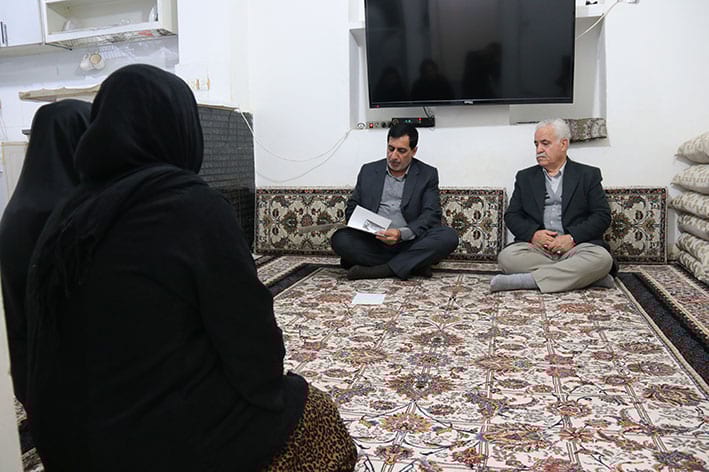 یلدای همدلی؛ بازدید میدانی مدیرکل زندان‌ها از خانواده‌های مددجویان