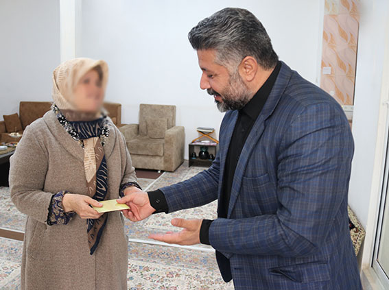 تداوم همراهی معاون اداره‌کل در پیگیری وضعیت خانواده‌های زندانیان ، بایرام شهبازی، معاون سلامت، اصلاح و تربیت زندان‌های استان کردستان ، علی‌اشرف زانیار، مدیرعامل انجمن حمایت زندانیان سنندج