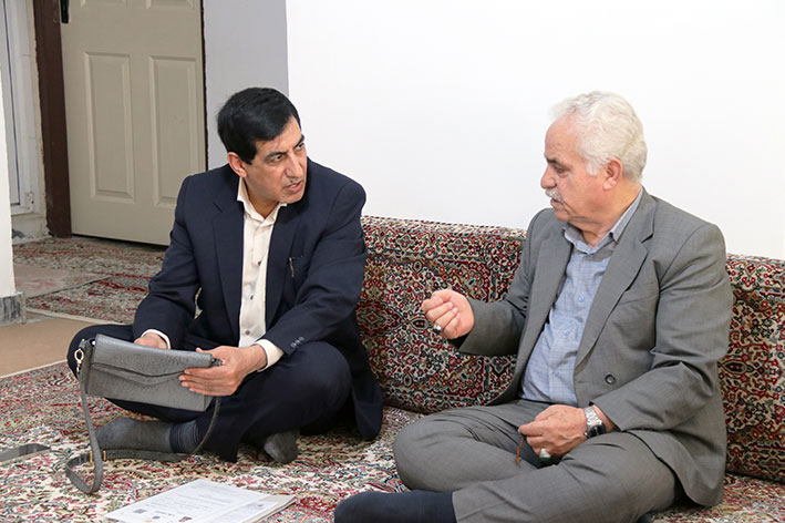 بازدید میدانی مدیرکل زندان‌های کردستان از خانواده‌های هنرآفرین تحت پوشش انجمن ، محمد خسروی، مدیرکل زندان‌های استان کردستان و نایب‌رئیس هیئت‌مدیره انجمن، علی‌اشرف زانیار، مدیرعامل انجمن حمایت زندانیان سنندج، اقدامات حمایتی انجام‌شده و برنامه‌های پیش‌ِرو در حوزه توانمندسازی، اشتغال و رسیدگی معیشتی 