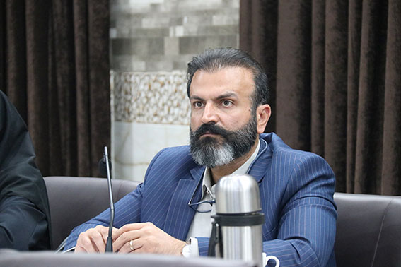 برگزاری هفتمین جلسه هیئت مدیره با حضور نماینده شرکت  های عمرانی استان - محمد جباری دادستان مرکز استان ، محمد خسروی مدیرکل زندانهای استان ، بایرام شهبازی معاون سلامت ، مهندس مهدی سیفی معاون امور معادن سازمان صمت ، علی اشرف زانیار مدیرعامل انجمن ، مهندس چیا نصیری حامی انجمن در طرح های عمرانی 