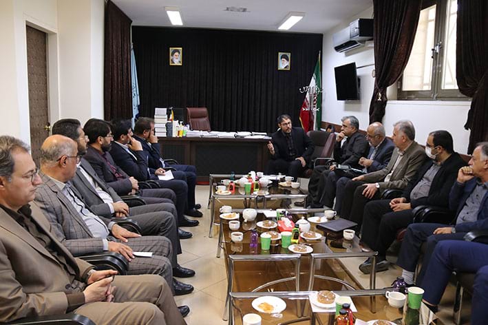 چهارمین نشست هیئت‌مدیره؛ تمرکز بر تکمیل شهرک آزمایش و ایجاد صنایع تبدیلی  ، محمد جباری، دادستان عمومی و انقلاب مرکز استان و رئیس هیئت‌مدیره انجمن ، محمد خسروی، مدیرکل زندان‌های استان و نایب‌رئیس انجمن ،سید غریب سجادی، فرماندار سنندج ، مهندس نقشبندی، مدیرکل جهاد کشاورزی ،  علی‌اشرف زانیار، مدیرعامل انجمن ، مهندس نصیری، مشاور و حامی انجمن در طرح‌های عمرانی  