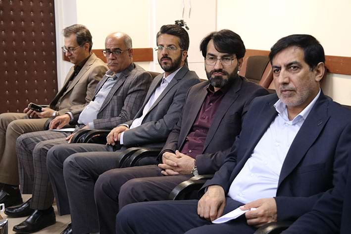 چهارمین نشست هیئت‌مدیره؛ تمرکز بر تکمیل شهرک آزمایش و ایجاد صنایع تبدیلی  ، محمد جباری، دادستان عمومی و انقلاب مرکز استان و رئیس هیئت‌مدیره انجمن ، محمد خسروی، مدیرکل زندان‌های استان و نایب‌رئیس انجمن ،سید غریب سجادی، فرماندار سنندج ، مهندس نقشبندی، مدیرکل جهاد کشاورزی ،  علی‌اشرف زانیار، مدیرعامل انجمن ، مهندس نصیری، مشاور و حامی انجمن در طرح‌های عمرانی  