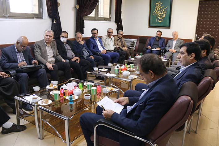چهارمین نشست هیئت‌مدیره؛ تمرکز بر تکمیل شهرک آزمایش و ایجاد صنایع تبدیلی  ، محمد جباری، دادستان عمومی و انقلاب مرکز استان و رئیس هیئت‌مدیره انجمن ، محمد خسروی، مدیرکل زندان‌های استان و نایب‌رئیس انجمن ،سید غریب سجادی، فرماندار سنندج ، مهندس نقشبندی، مدیرکل جهاد کشاورزی ،  علی‌اشرف زانیار، مدیرعامل انجمن ، مهندس نصیری، مشاور و حامی انجمن در طرح‌های عمرانی  