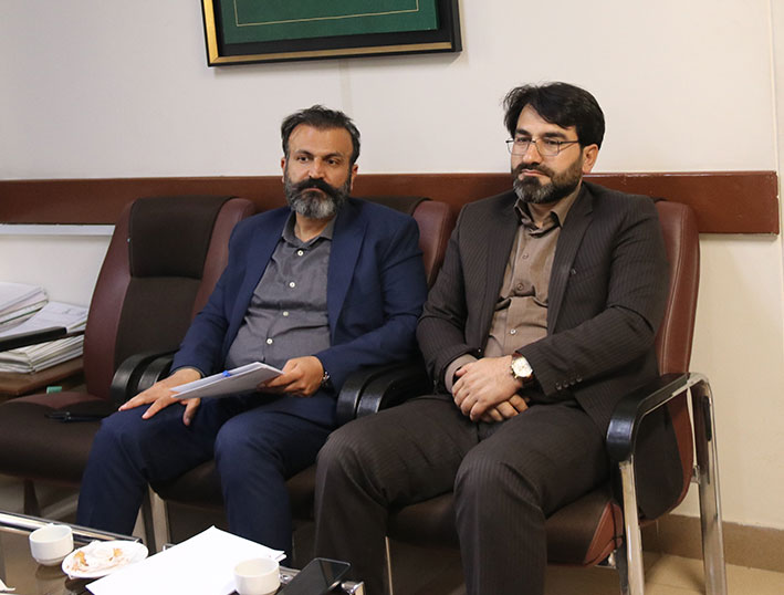نخستین جلسه هیئت‌مدیره انجمن حمایت زندانیان سنندج ، جباری، دادستان عمومی و انقلاب مرکز استان و رئیس هیئت‌مدیره انجمن ، خسروی، مدیرکل زندان‌های استان کردستان و نایب‌رئیس هیئت‌مدیره انجمن ،زانیار، مدیرعامل انجمن حمایت زندانیان  ،رشیدی، شهردار سنندج و عضو هیئت‌مدیره انجمن ،هندس نصیری، بازرس هیئت‌مدیره و از حامیان انجمن در طرح‌های عمرانی