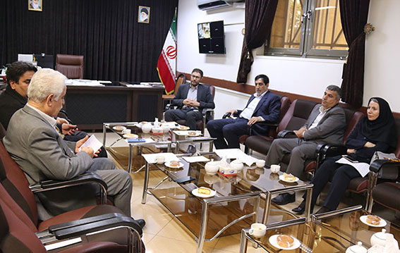 نخستین جلسه هیئت‌مدیره انجمن حمایت زندانیان سنندج ، جباری، دادستان عمومی و انقلاب مرکز استان و رئیس هیئت‌مدیره انجمن ، خسروی، مدیرکل زندان‌های استان کردستان و نایب‌رئیس هیئت‌مدیره انجمن ،زانیار، مدیرعامل انجمن حمایت زندانیان  ،رشیدی، شهردار سنندج و عضو هیئت‌مدیره انجمن ،هندس نصیری، بازرس هیئت‌مدیره و از حامیان انجمن در طرح‌های عمرانی