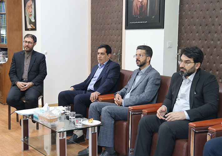 تأکید بر تسریع در تأمین مصالح و تکمیل پروژه شهرک آزمایش در سومین جلسه هیئت‌مدیره انجمن حمایت زندانیان سنندج ،محمد جباری، رئیس‌کل دادگستری استان کردستان و رئیس هیئت مدیره انجمن حمایت زندانیان سنندج ،محمد خسروی، مدیرکل زندان‌های استان کردستان و نایب رئیس هیئت مدیره انجمن حمایت زندانیان سنندج ، رسولی مدیرکل بنیاد مسکن انقلاب اسلامی استان کردستان، شکری مدیرکل راهداری و حمل‌ونقل جاده‌ای استان، مرتضی رئیس اداره راهداری و حمل‌ونقل جاده‌ای شهرستان سنندج و ادیب شیخله، پیمانکار راه‌سازی  