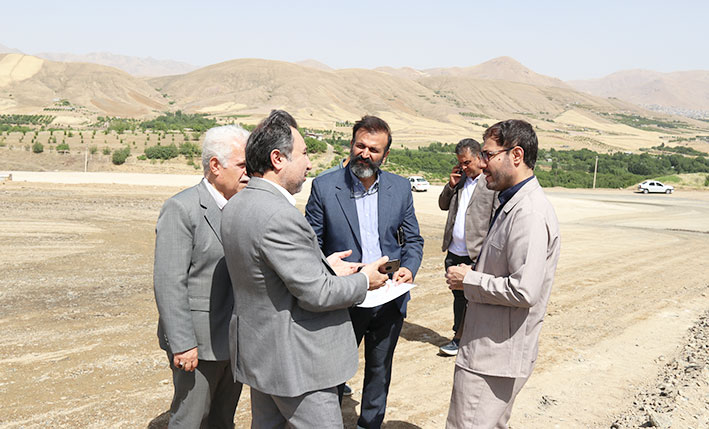 بررسی آخرین وضعیت فنی پروژه شهرک آزمایش با حضور مقامات استانی ، محمد جباری دادستان عمومی و انقلاب مرکز استان و رئیس هیئت مدیره انجمن، با همراهی سرهنگ همتیزاده رئیس پلیس راهور استان، و هیمن محمدی رئیس اداره املاک اداره کل راه و شهرسازی کردستان