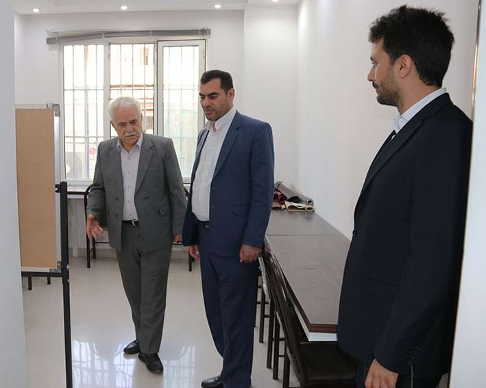 دکتر رسول بهرامی‌پور، رئیس سازمان بسیج حقوقدانان کشور، به همراه علی‌اصغر ملاولی، رئیس بسیج حقوقدانان استان کردستان، با حضور در دفتر انجمن حمایت زندانیان سنندج ، علی اشرف زانیار مدیرعامل انجمن