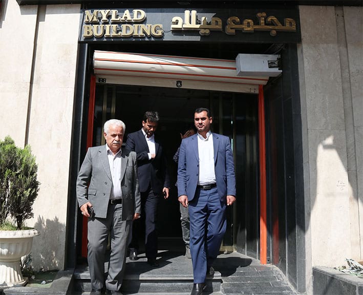 دکتر رسول بهرامی‌پور، رئیس سازمان بسیج حقوقدانان کشور، به همراه علی‌اصغر ملاولی، رئیس بسیج حقوقدانان استان کردستان، با حضور در دفتر انجمن حمایت زندانیان سنندج ، علی اشرف زانیار مدیرعامل انجمن