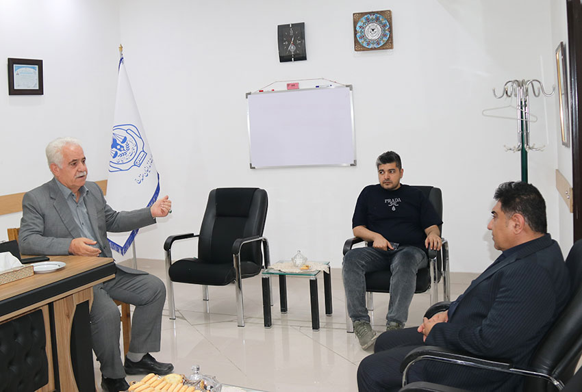 بازدید بهرام سعیدی رئیس مرکز امور خدمات اجتماعی و مراقبت بعد از خروج زندان‌های استان کردستان از انجمن حمایت زندانیان سنندج ، علی اشرف زانیار مدیرعامل انجمن حمایت زندانیان سنندج